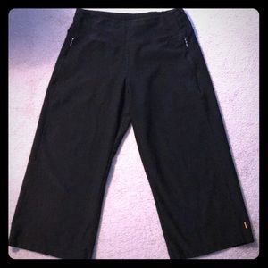 Lucy athleisure capris with zippers